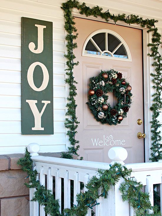 . Front Porch Christmas Decor, Outdoor Christmas Decorations, Christmas Decor Diy, Christmas Wreaths, Christmas Ideas, Pretty Christmas, Christmas Signs, Christmas Holidays, Merry Christmas
