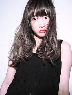 流行に左右されない定番スタイル ゆるふわロングヘア でナチュラルな