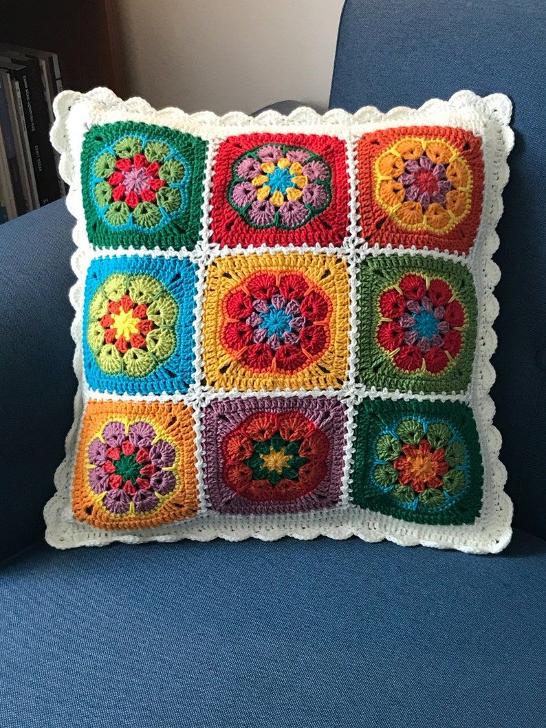 Crochet African Flower Pillow Cover Stylish Floral Granny | Etsy Beau Crochet, Crochet Diy, Crochet Home, Crochet Crafts, Handmade Crochet, Crochet Projects, Crochet Cushion Pattern, Cushion Cover Pattern, Crochet Cushions
