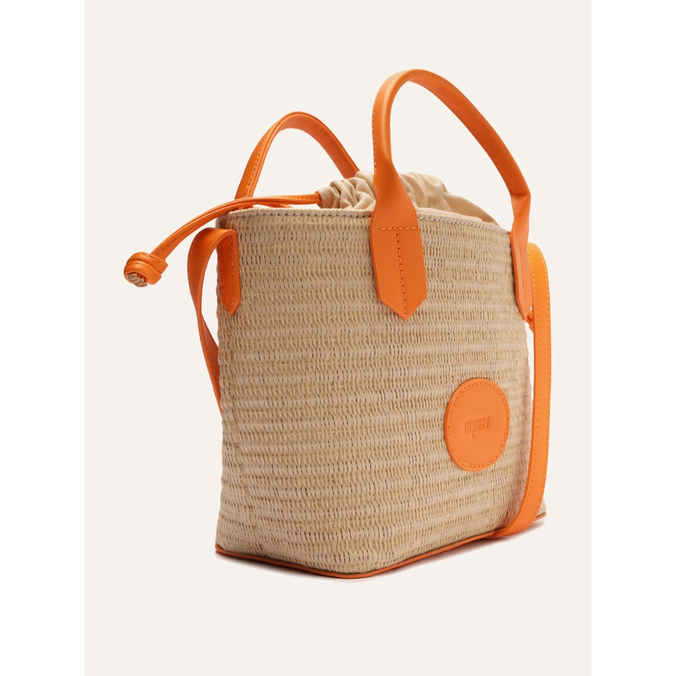 Bolsa bucket média confeccionada em ráfia e couro sintético. Esse modelo possui alça de mão e transverssal, com saco ajustável interno e logo My Shoes na parte frontal. Esse modelo é a cara do verão, tenha já a sua! Products, Templates, Sacks, Bags, Gadget