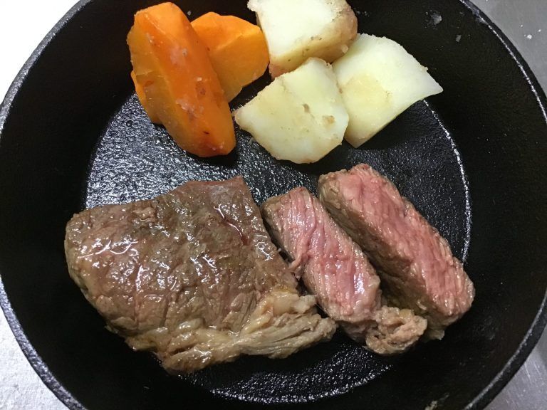 激安 Daiso ダイソー の スキレット M 通称 300スキ で極上ステーキを味わう シーズニングから実食まで high camp ステーキ 食べ物のアイデア シーズニング 激安 Daiso ダイソー の スキレット M 通称 300スキ で極上ステーキを味わう シーズニングから実食まで high camp ステーキ 食べ物のアイデア シーズニング