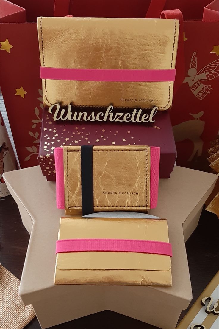 The perfect gift for Christmas with the minimalistic style and flexibility that we need in our daily life..!! Slim Wallet, Practical Gifts, Christmas Gifts, Minimalist, Take That, Perfect Gift, Tiny, Pocket, Daily Life