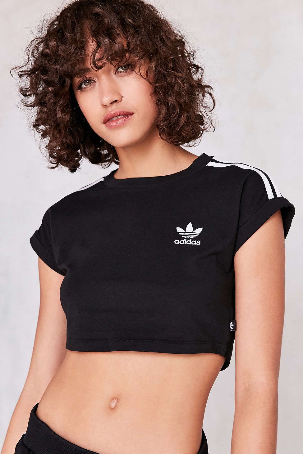 Murmullo Esperar Inferior adidas Originals Short-Sleeve Crop Top - Urban Outfitters | Short sleeve cropped top, Crop tops, Crop tops women Murmullo Esperar Inferior adidas Originals Short-Sleeve Crop Top - Urban Outfitters | Short sleeve cropped top, Crop tops, Crop tops women