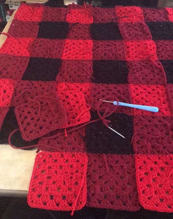 Plaid Crochet, Knit Or Crochet, Crochet Crafts, Crochet Projects, Free Crochet, Crotchet, Crochet Christmas Blanket, Crochet Tops, Crochet Dress