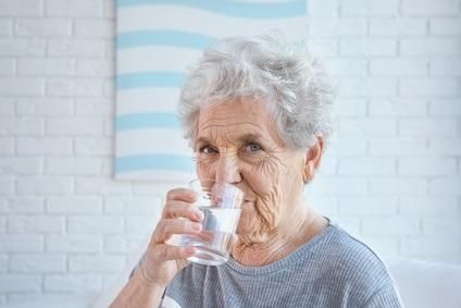 Un vieillissement en bonne santé passe par une bonne hydratation, rappelle cette équipe du National Heart, Lung and Blood Institute (NHLBI/NIH) : plus largement, la recherche apporte des indices précoces des facteurs de risque de vieillissement biologique avancé et de décès prématuré. Parmi les implications, présentées dans la revue eBioMedicine, (...) The Cure, Cohort Study, New Advertisement, Science Magazine, Randomized Controlled Trial, Medical Journals, Heart Conditions, Immune System