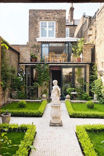 Small garden ideas - placement, planning & planting