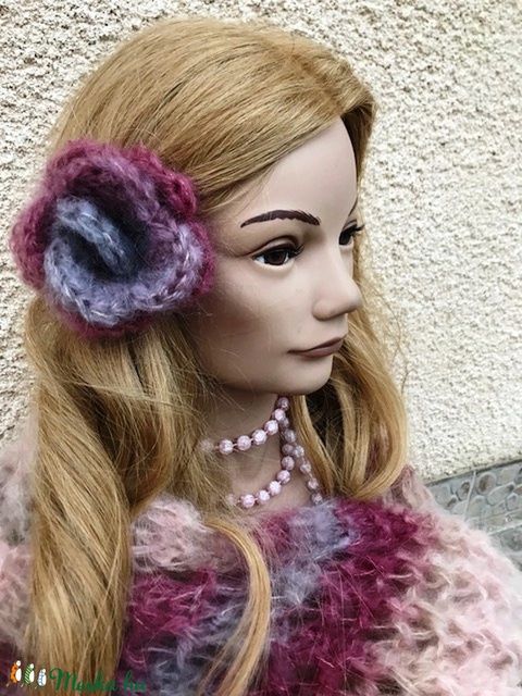 Nagy, rózsa alakú horgolt kitűző/bross kitűző rózsaszín színátmenetes (noesz65) - Meska.hu Crochet Hats, Pink, Accessories, Fashion, Beret, Knitting Hats, Moda, Fashion Styles, Pink Hair