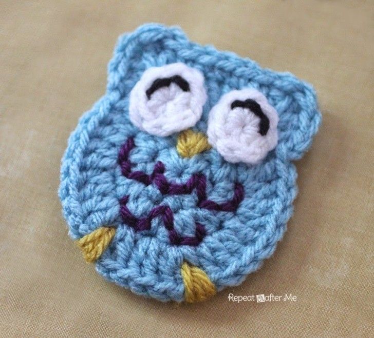 Here is Day 15 of my 26 Days of Crochet Animal Alphabet Appliques! O is for Owl If you’ve been a long time follower of my blog you know I have a little obsession over owls Whoooo can resist their cuteness! You may recognize this pattern. It’s the beginning part of my Owl Granny Square. You … Crochet Applique Patterns Free, Granny Square Crochet Pattern, Crochet Flower Patterns, Crochet Motif, Crochet Flowers, Knitting Patterns, Crochet Granny, Crochet Appliques, Afghans Crochet
