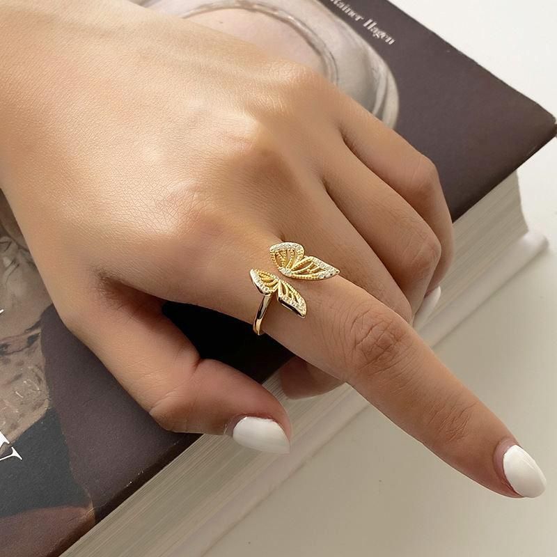 Woman Wearing Open Butterfly 18k Gold Plated 925 Sterling Silver Ring Butterfly Gold, Butterfly Jewelry, Thick Gold Ring, Gold Rings, Moss Jewelry, Stylish Rings, Open Ring, Jewelry Lover, Jewelry Trends