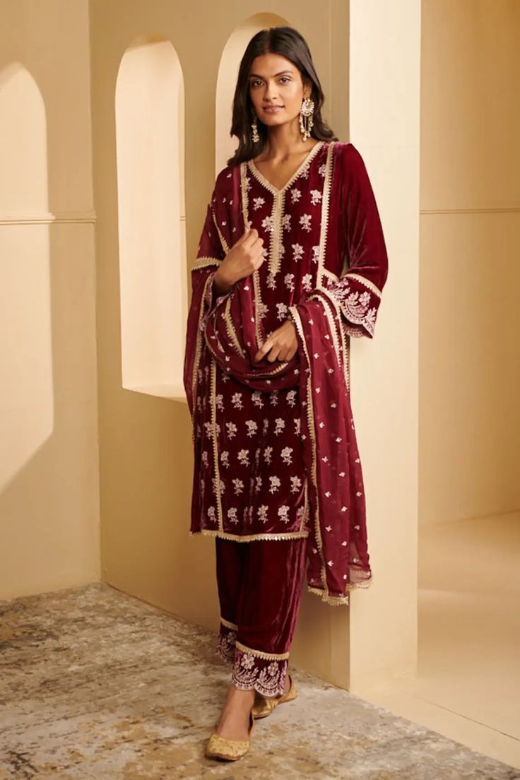 Reception Bride, Buy Wine, Boutique Dresses, Zari, Women Online, Floral Pattern, Ethnic, Festive, Bell Sleeves