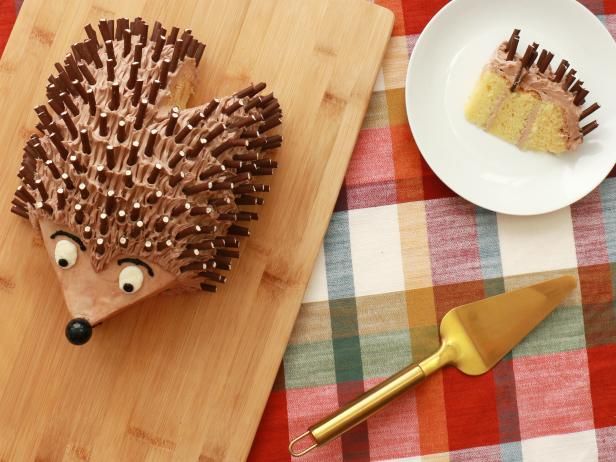 How to Make an Adorable Hedgehog Cake #hedgehogcake
