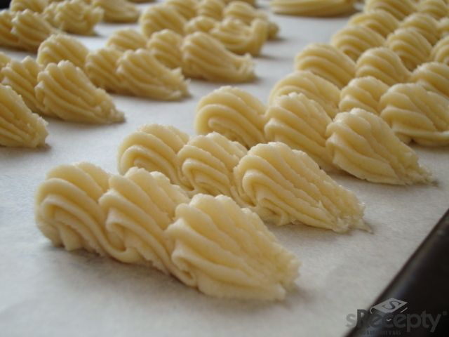 Vanilkové stříkané cukroví | sRecepty.CZ Christmas Deserts, Christmas Baking, Christmas Cookies, Christmas Food, Cooking And Baking, Cooking Recipes, Creative Food Art, Desert Recipes, Biscotti