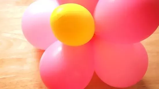 How to Create Decorative Balloon Flowers: 9 Steps (with Pictures) Trolls Birthday Party, Birthday Board, Birthday Party Themes, 5th Birthday, Birthday Ideas, School Door Decorations, Balloon Decorations, Lemon Themed Party, Tea Party
