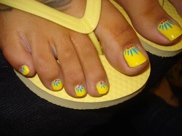 Beautiful Summer Pedicure Evolve Salon Summer Toe Nails