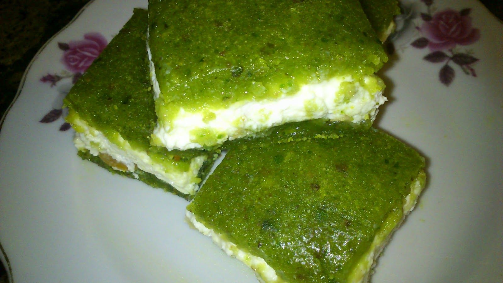 A M A N I On Instagram وصفة منقولة حلى الزبادي بالشكولاته قديم بس لزيز وفخم في التقديم شوفوا باقي ال Healthy Cheesecake Food Desserts