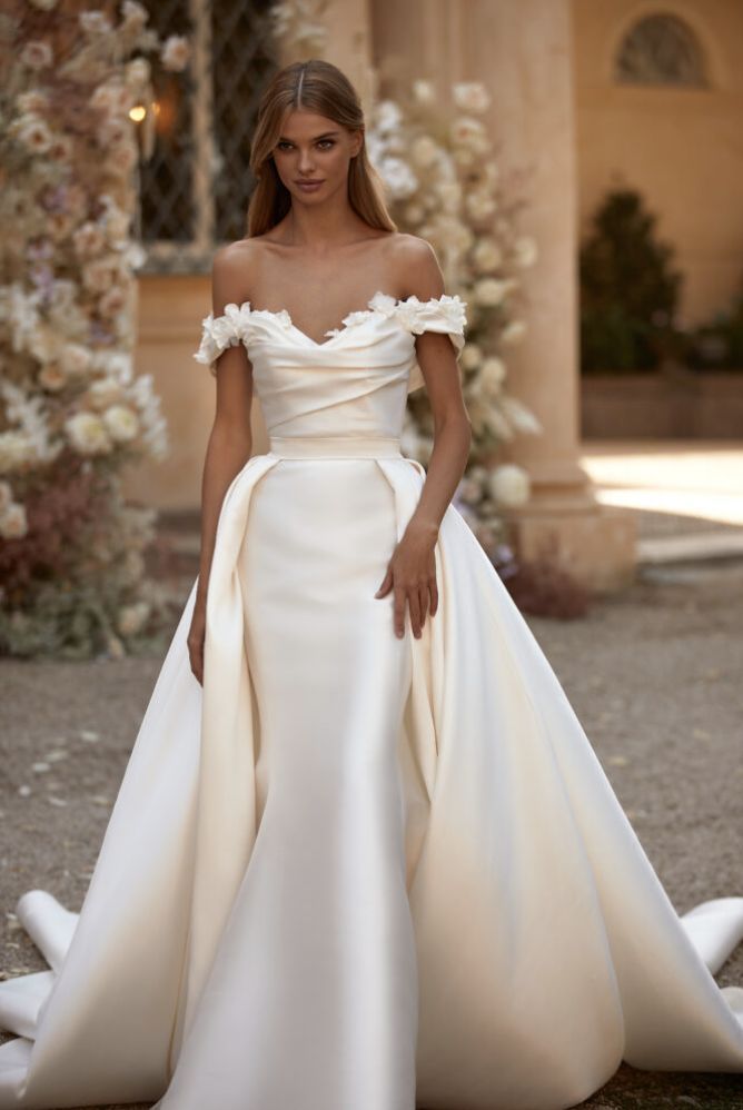 Wedding Gowns Mermaid, Bridal Dresses, Prom Dresses, Wedding Dress Overskirt, Morgan Davies Bridal, Milla Nova Wedding Dresses, Latest Dress, Ball Gowns, Bridesmaid