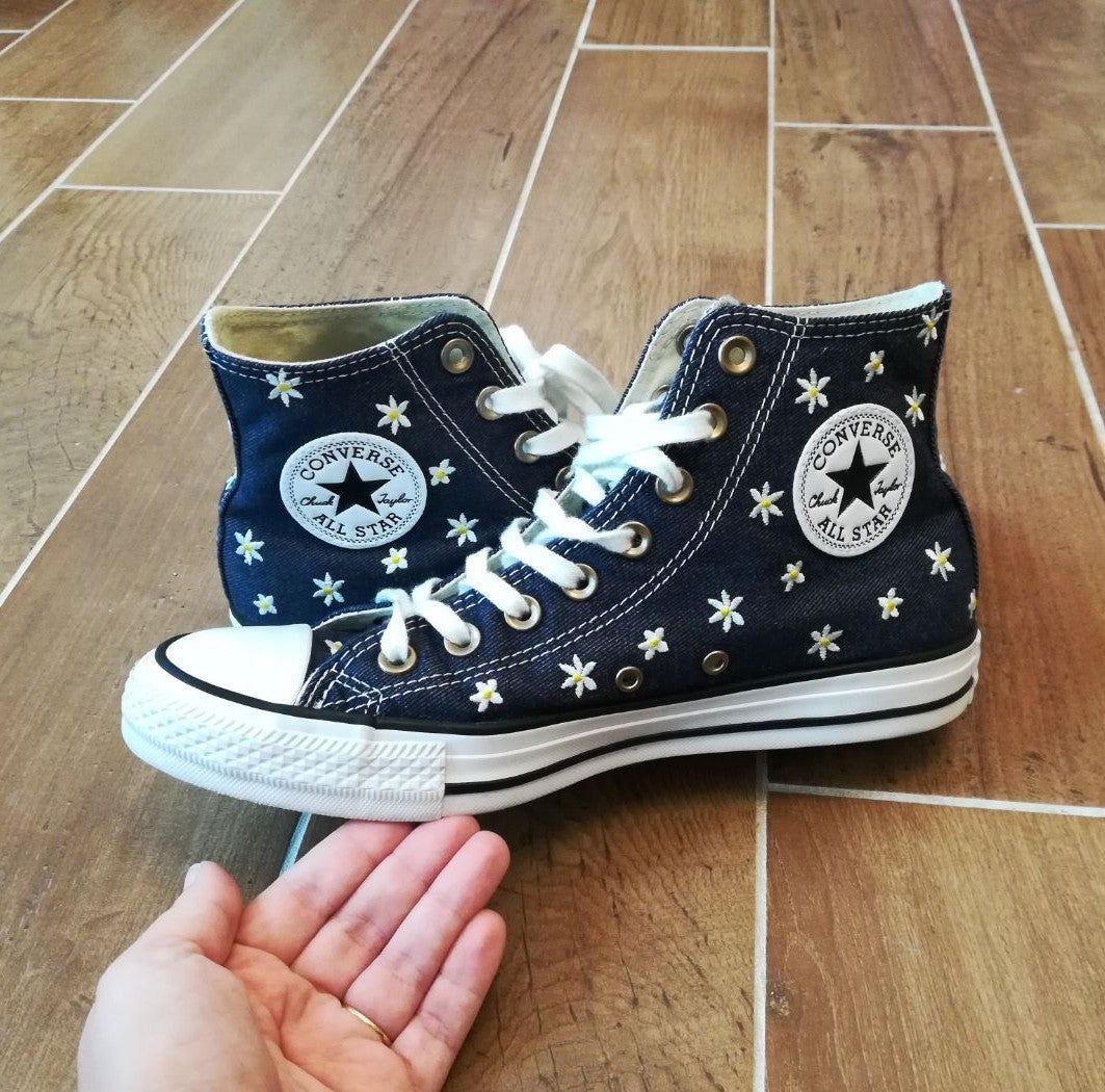 Denim With Embroidered Daisy Converse High Tops Size 9 Purchased From Madewell Trends 2020 Sneaker Converse Ayakkabilar