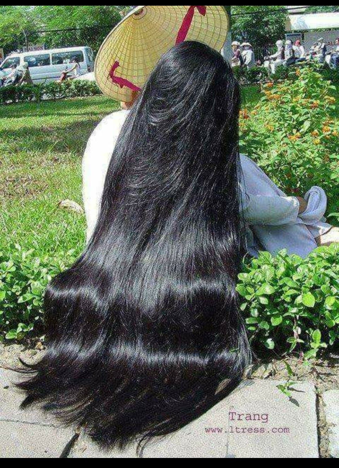 Hair Envy Who Doesn T Get Hit By A Bout Or Two Of It Whenever You See A Celebrity With Enviably Thick Full Locks Right Or Whenever Y Selena Cabello Famosos