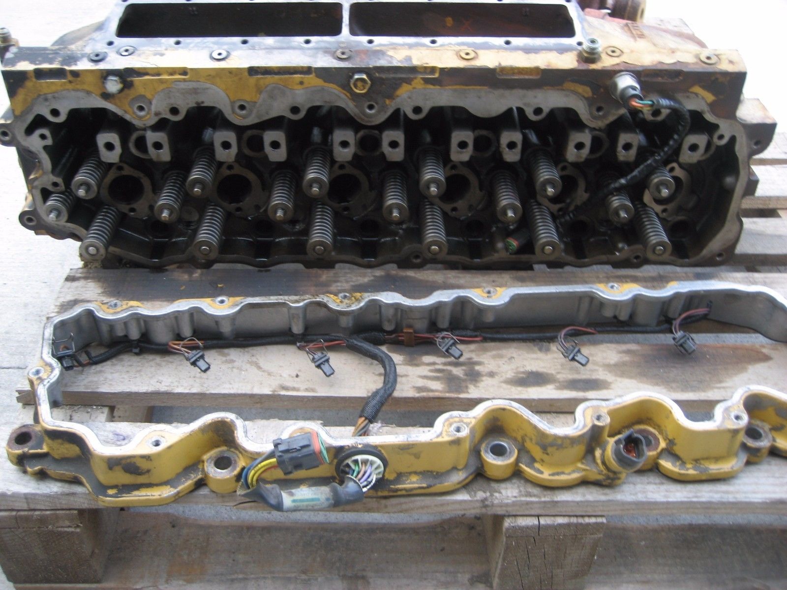 CAT C7 ENGINE CYLINDER HEAD PUSH RODS ROCKER ARM ASSEMBLY INJECTOR HARNESS (eBay Link)