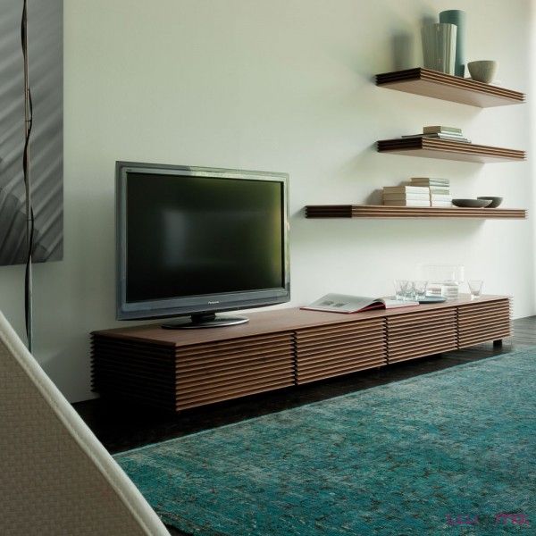 Tienda de muebles de diseño donde puede comprar muebles modernos. Catálogo online de Gandia blasco, stua, vondom, nanimarquina, artemide, andreu world y muchas firmas de mobiliario de diseño Contemporary Tv Units, Tv Unit Design Modern, Tv Unit Interior Design, Contemporary Furniture, House Interior, Commode Design, Interior Design And Construction, Muebles Living, Tv Wall Unit