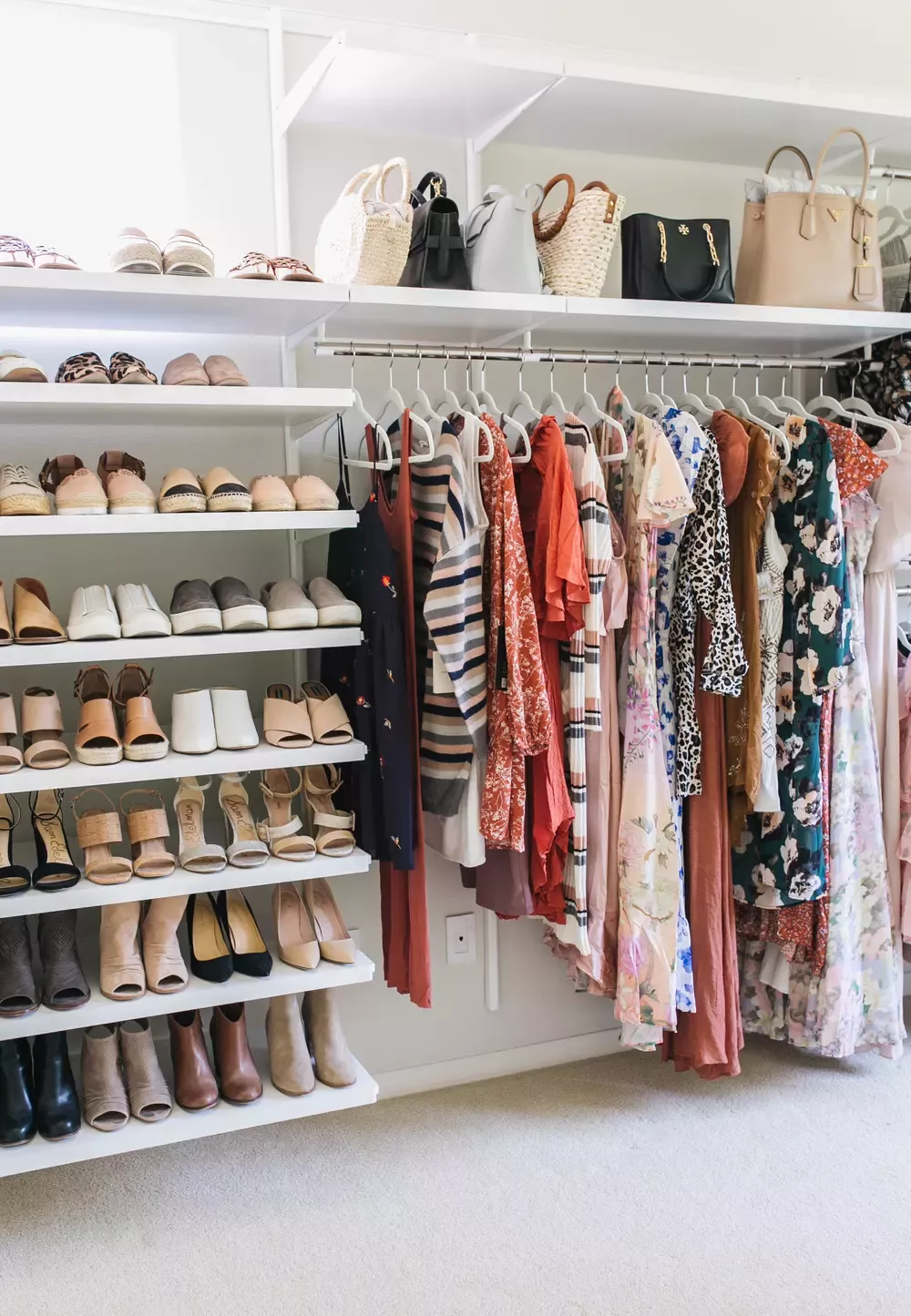 Phenomenal How To Organize Your Closet By Color And Style Phenomenal How To Organize Your Closet By Color And Style