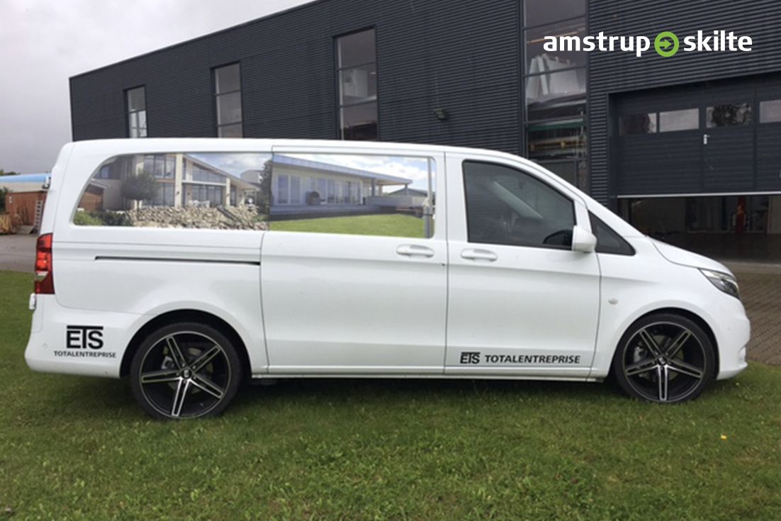 Amstrup Skilte - Autodekoration - Carwrap - Skiltefirma - ETS - Bilreklamer er den bedste og billigste form for reklame! Mange mennesker vil hver dag se dig i trafikken. Du får det maksimale udbytte - både når du kører og når du holder parkeret - det er markedsføring 24/7! Der er mange flotte muligheder for at pakke biler ind. Skal vi hjælpe dig? Kor, Vehicles, Car, Vehicle, Tools