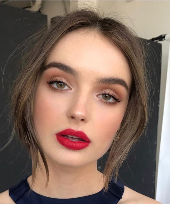 Neutral Eyeshadow And Pink Lips Pinklipsmakeup Holiday