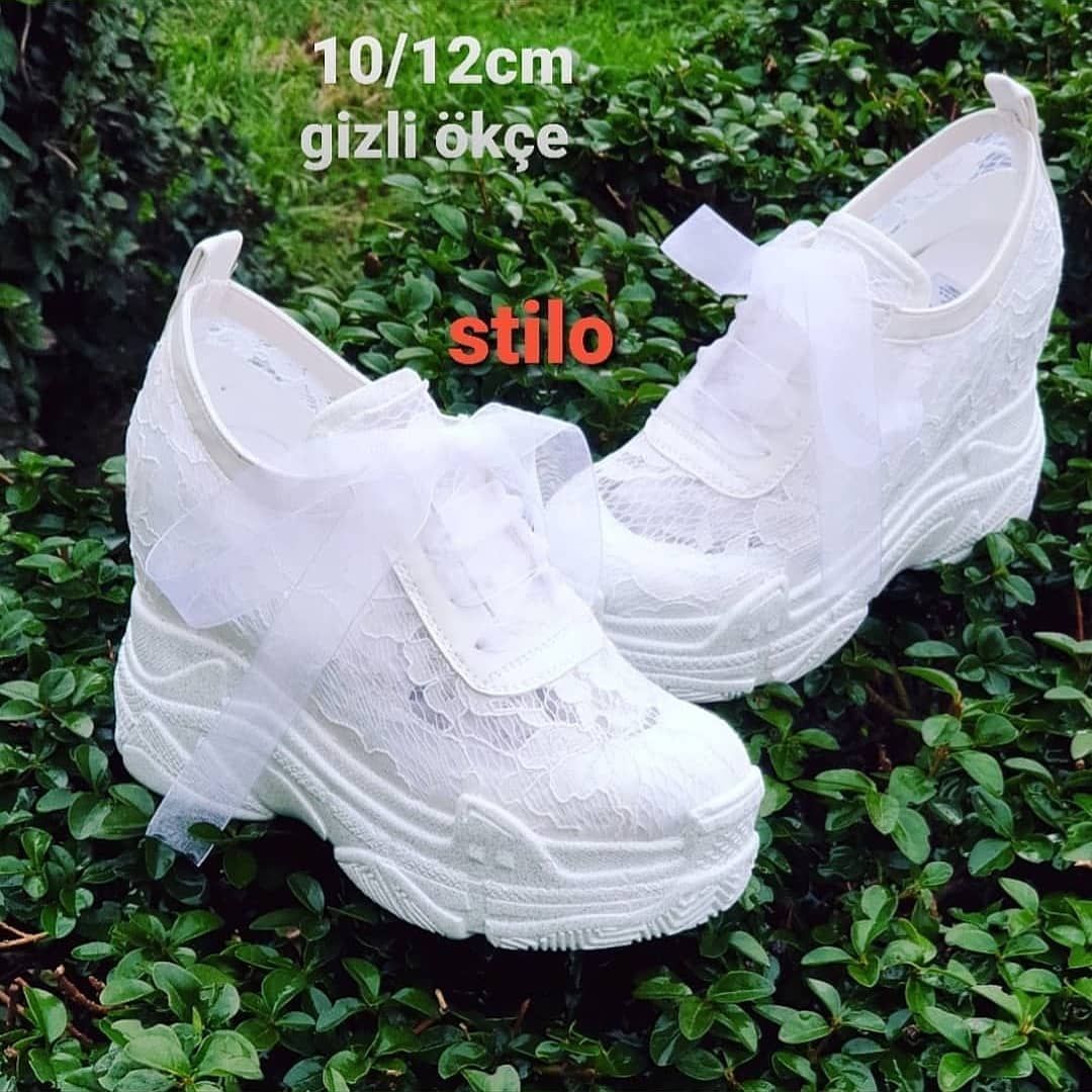 Gelin Ayakkabisi 10cm ve 12cm Seçeneği ile gizli içten Topuk iç kısım da aşırı rahatlık hissettirecek hicbir 10cm ve 12cm ayakkabıda olmayan rahatlığı bu üründe bulacaksınız .. Web sitemizden sipariş anında adres kisminin altında çıkan sipariş notu bölümüne istediğiniz 10cm veya 12cm seçeneğini yazabilir siparisinizi bu şekilde verebilirsiniz ❤ Bride Shoes, Wedding Shoes, Fenty Puma, Bow Sneakers, Wedding Sneaker, Puma Sneaker, Fashion, Bride Shoes Flats, Bhs Wedding Shoes