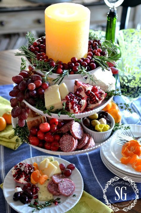 Vertical Cheese Board: Cheeses: one hard cheese (sharp cheddar), one soft cheese (Borsin), one “stinky” cheese (French Bleu), two favorites (Havarti and Manchego - Meats: hard salami, pepperoni, sporessata - Fruits: cherries, grapes, clementines, pomegranates Snacks Für Party, Appetizers For Party, Appetizer Snacks, Party Food, Christmas Appetizers, Christmas Dinner, Christmas Food, Christmas Cheese, Christmas Seasons