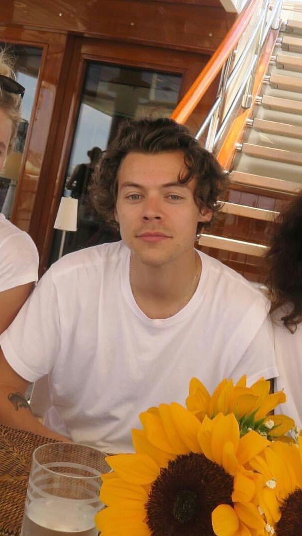 Image about boy in harry styles. by Saturno. on We Image about boy in harry styles. by Saturno. on We