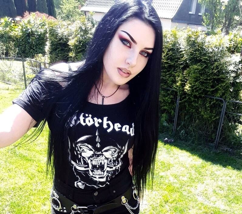 Metalhead dating gothic girl