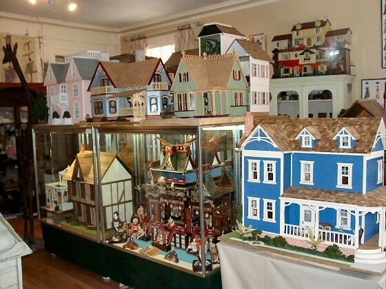 Best dollhouses including one on display at Hampton NH Tuck Museum