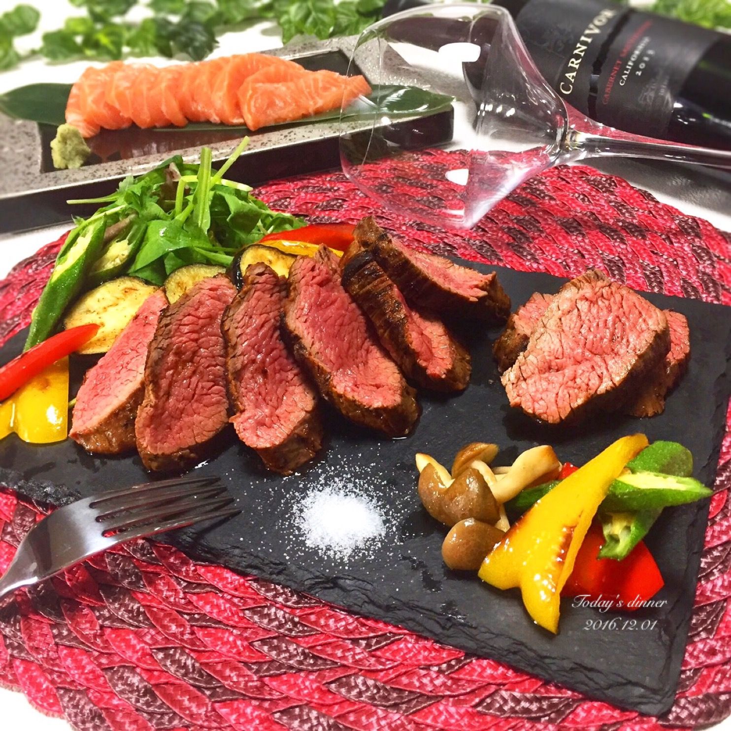 今日はコストコで安く買えた赤身肉と 大きなサーモンで 晩酌 分厚めのステーキとサーモンのお刺身 お肉は一度表面を焼いて 火を消して 数分間休ませてまた焼くと中まで 温かいけどレアで美味しいお肉が焼けます 料理 お刺身 美味しい 今日はコストコで安く買えた赤身肉と 大きなサーモンで 晩酌 分厚めのステーキとサーモンのお刺身 お肉は一度表面を焼いて 火を消して 数分間休ませてまた焼くと中まで 温かいけどレアで美味しいお肉が焼けます 料理 お刺身 美味しい