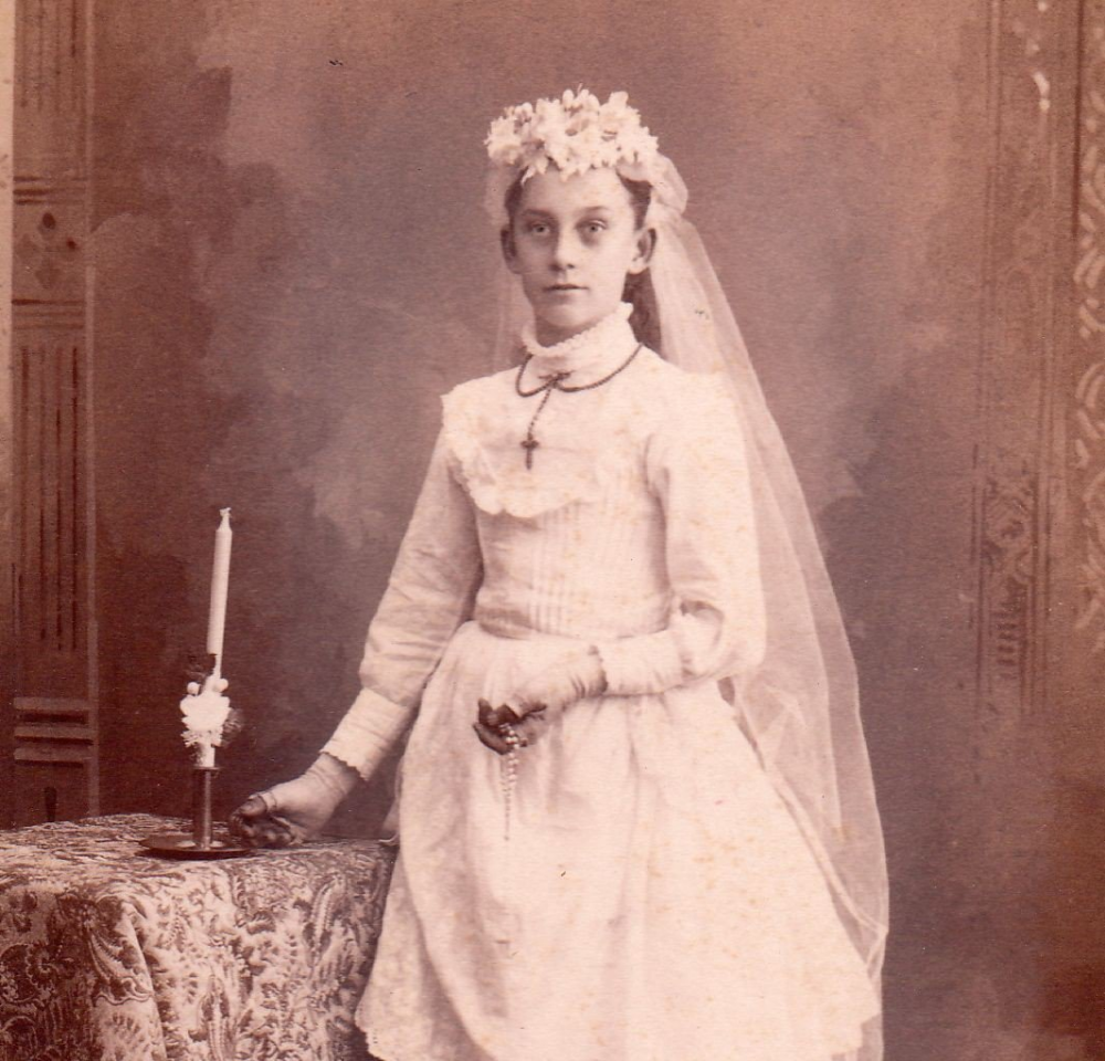 Esta mulher está morta. 32 fotografias post-mortem, uma moda mórbida do século XIX – Observador Fotografia Post Mortem, Photographie Post Mortem, Memento Mori, Fotos Post Mortem, Old Photos, Vintage Photos, Antique Photos, La Danse Macabre, Post Mortem Pictures
