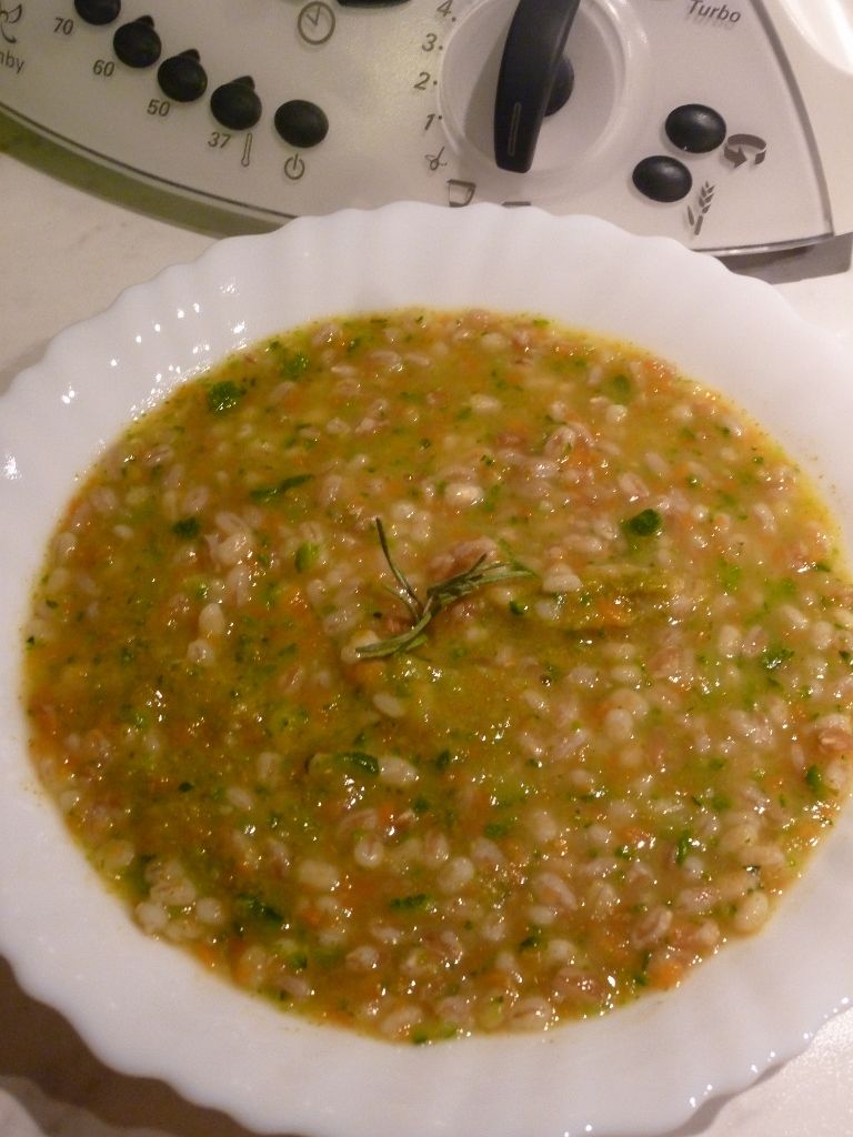 Zuppa di orzo farro e verdure