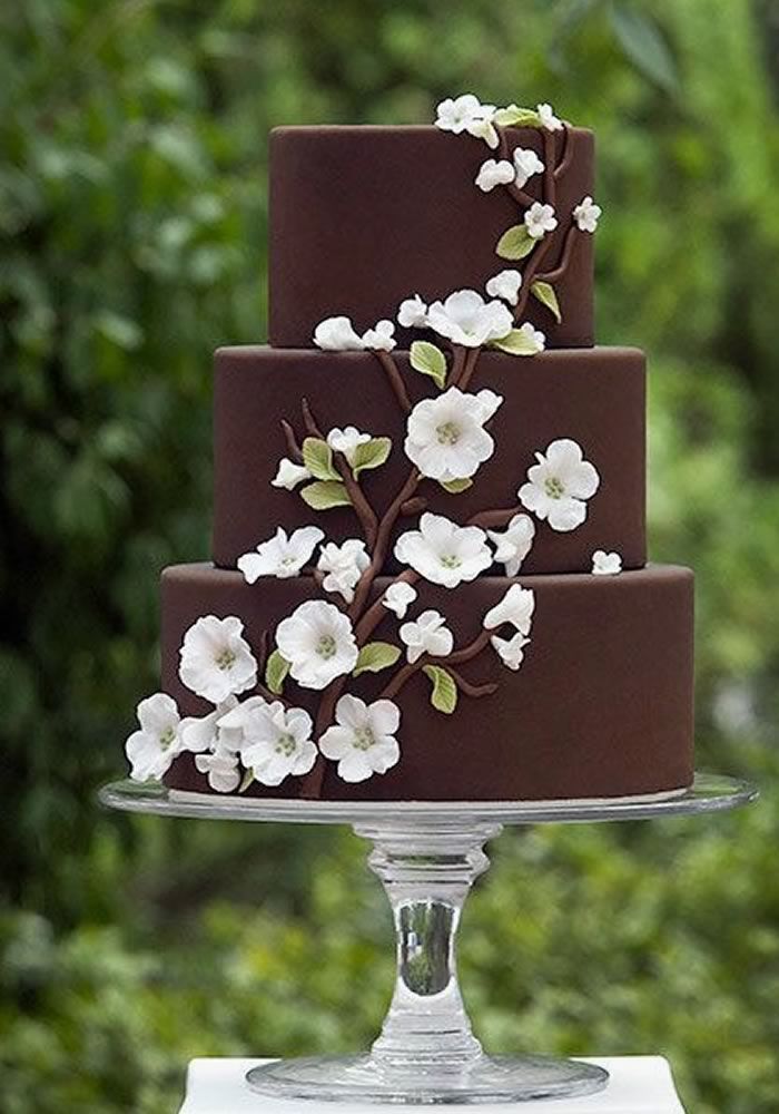 When World Chocolate Day rolls around, we'll be the first in line to celebrate! Get your wedding cake ideas here with these chocolate wedding cakes Beautiful Wedding Cakes, Gorgeous Cakes, Pretty Cakes, Elegant Wedding, Wedding White, Ideal Wedding, Purple Wedding, Trendy Wedding, Gold Wedding