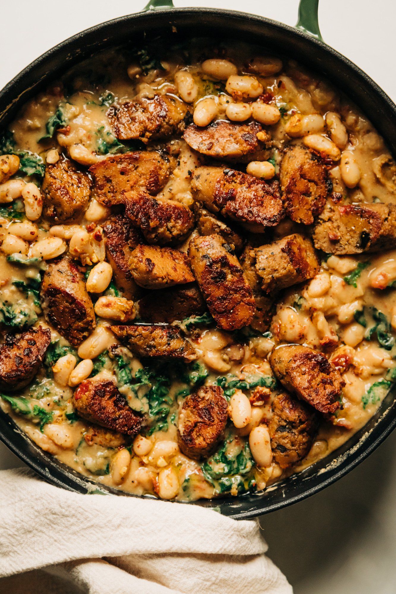 Vegetarian Sausages, Vegetarian Entrees, Vegan Dinner Recipes, Healthy Food Blogs, Healthy Recipes, Healthy Dinners, Healthy Eating, Veggie Sausage, Cast Iron Skillet Recipes