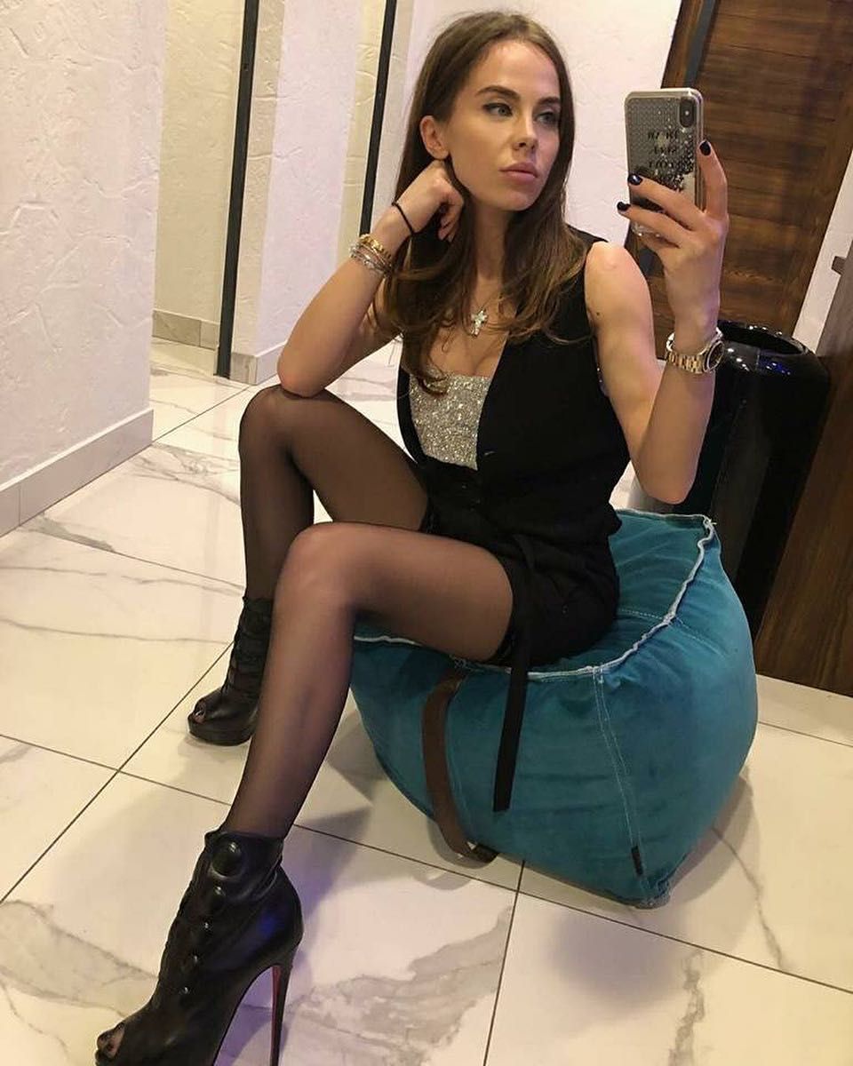 amateur pale brunette Uk fetish shops