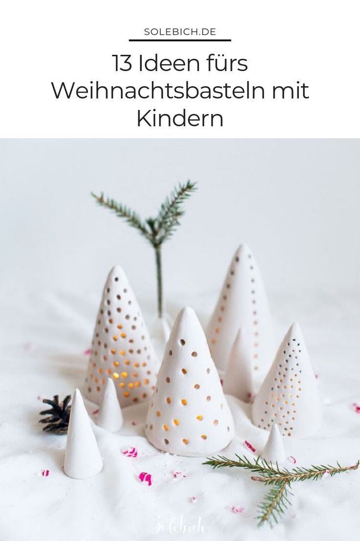 Kreativ im Advent: 13 Ideen fürs Weihnachtsbasteln mit Kindern! Foto: Scoutmob #solebich #weihnachten #basteln #kinderbasteln Clay Christmas Decorations, Cone Christmas Trees, Christmas Clay, Ceramic Christmas Trees, Christmas Projects, Handmade Christmas, Holiday Crafts, Christmas Time, Christmas Ornaments