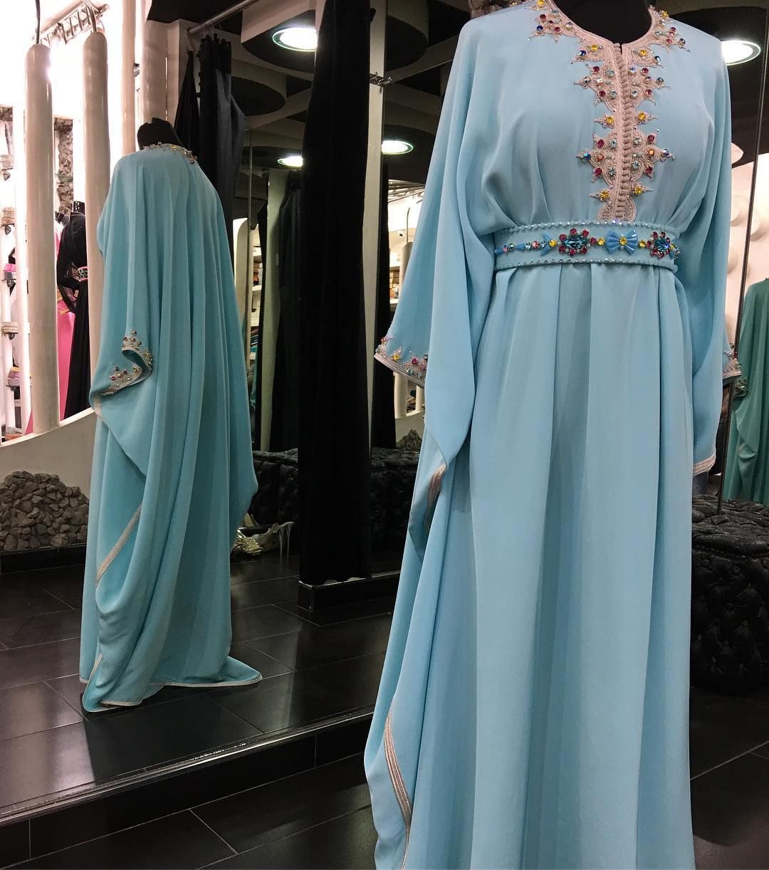 Romeo Haute Couture قندورة من الكريب مع زواق المعلم المغربي و الاحجار استعدي الى استقبال ظيوفك سيدتي بمناسبة عيد الاض Fashion Caftan Long Sleeve Dress