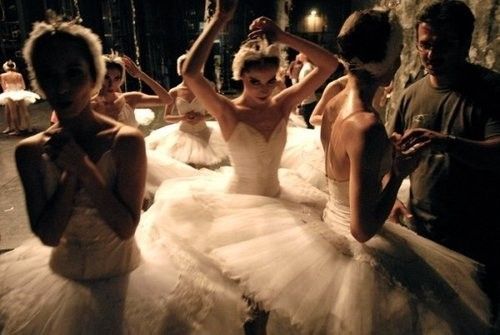 S in Fashion Avenue: BALLERINA Dance Like No One Is Watching, Just Dance, Ballet Tumblr, Grands Ballets Canadiens, Dance Aesthetic, Princesa Tutu, Dance Tutorial, Steve Mccurry, En Pointe