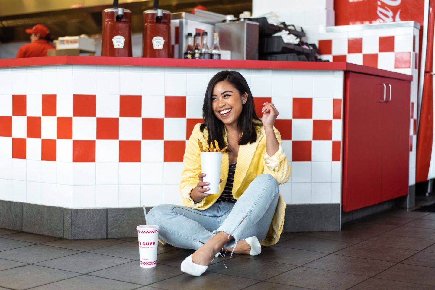 8 Ways To Pose With Food For Your Instagram Poses Five Guys