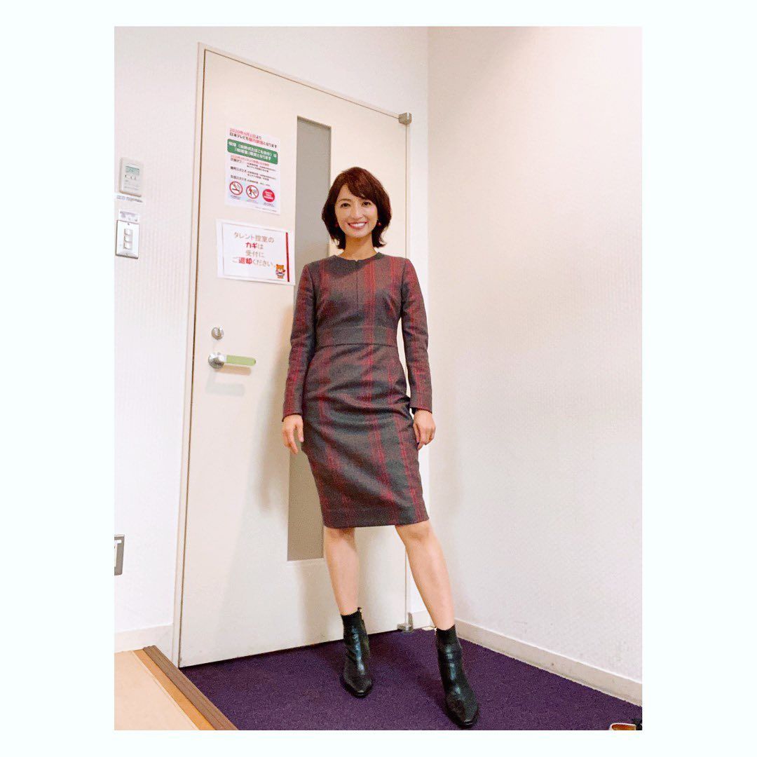 望月理惠 Rie Mochizukiがinstagramで写真をシェアしました 今日のズムサタの衣装です ワンピース コート共に Akrisofficial イヤリング Donatellapellini Dressu Fashion High Neck Dress Dresses For Work