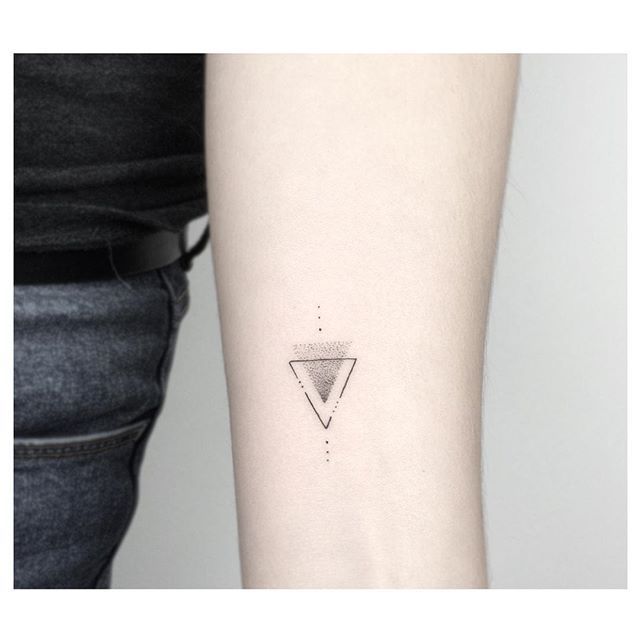 35 Tatuajes Para Parejas Que Estan De Moda Tatuajes De Muneca Pequenos Tatuajes Brujula Tatuajes Femeninos En La Muneca