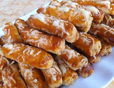 Kue Melinjo Terbuat Dari Emping Goreng Dengan Campuran Tepung Terigu Dan Keju Salah Satu Kue Terfavorit Cobain Bikin Yuk Buat Stock Cemi Makanan Resep Kue