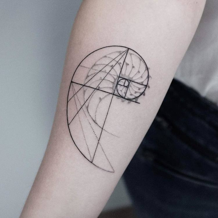40 Amazing Fibonacci Tattoo Designs – Page 4 – TattooAdore | Tattoo Ideas | Tattoo Photography | Tattoo Questions and Answers Head Tattoos, Line Tattoos, Body Art Tattoos, Small Tattoos, Sleeve Tattoos, Hp Tattoo, Fibonacci Tattoo, Tatouage Fibonacci, Tattoo Designs