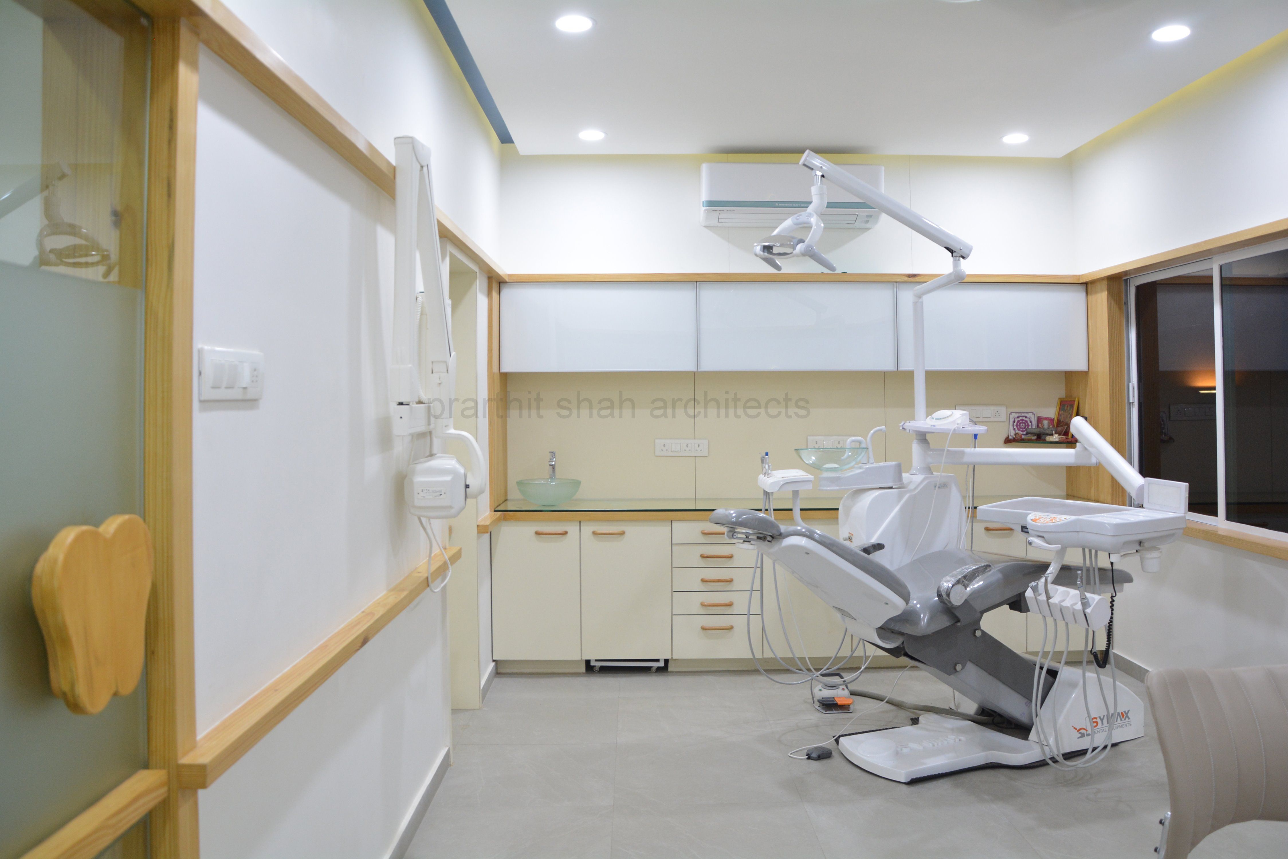 Modern yet soothing dental interior design using light grey tiles, white walls and pine wood. Best Dentist in Ahmedabad #dentalclinicindia #dentalphotography #dentistrylife #dentistas #clinicdesign Clinic Interior Design, Clinic Design, Modern Interior Design, Interior Designing, Dental Office Decor, Dental Office Design, Dental Logo, Dental Clinic, Dental Surgery
