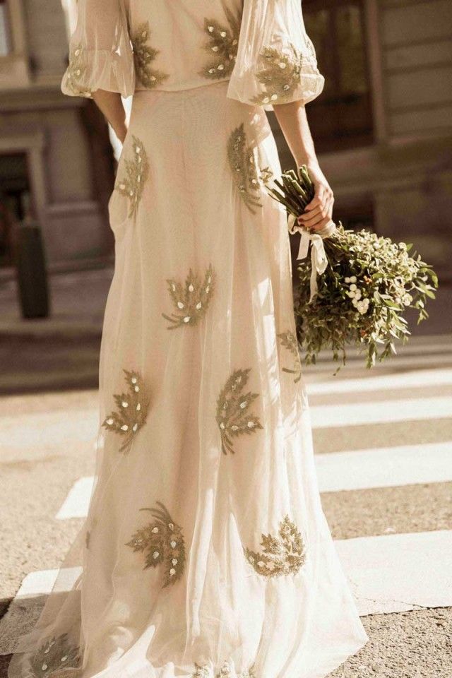 vestido de intropia atelier, diseñada por alejandra valero. vía