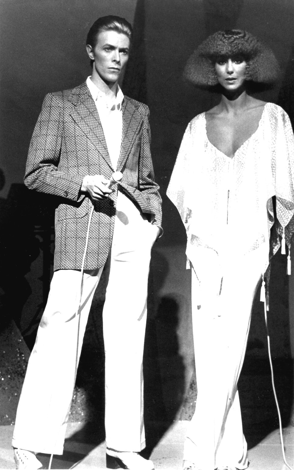 david bowie e cher buddies in 2018 pinterest bowie david and