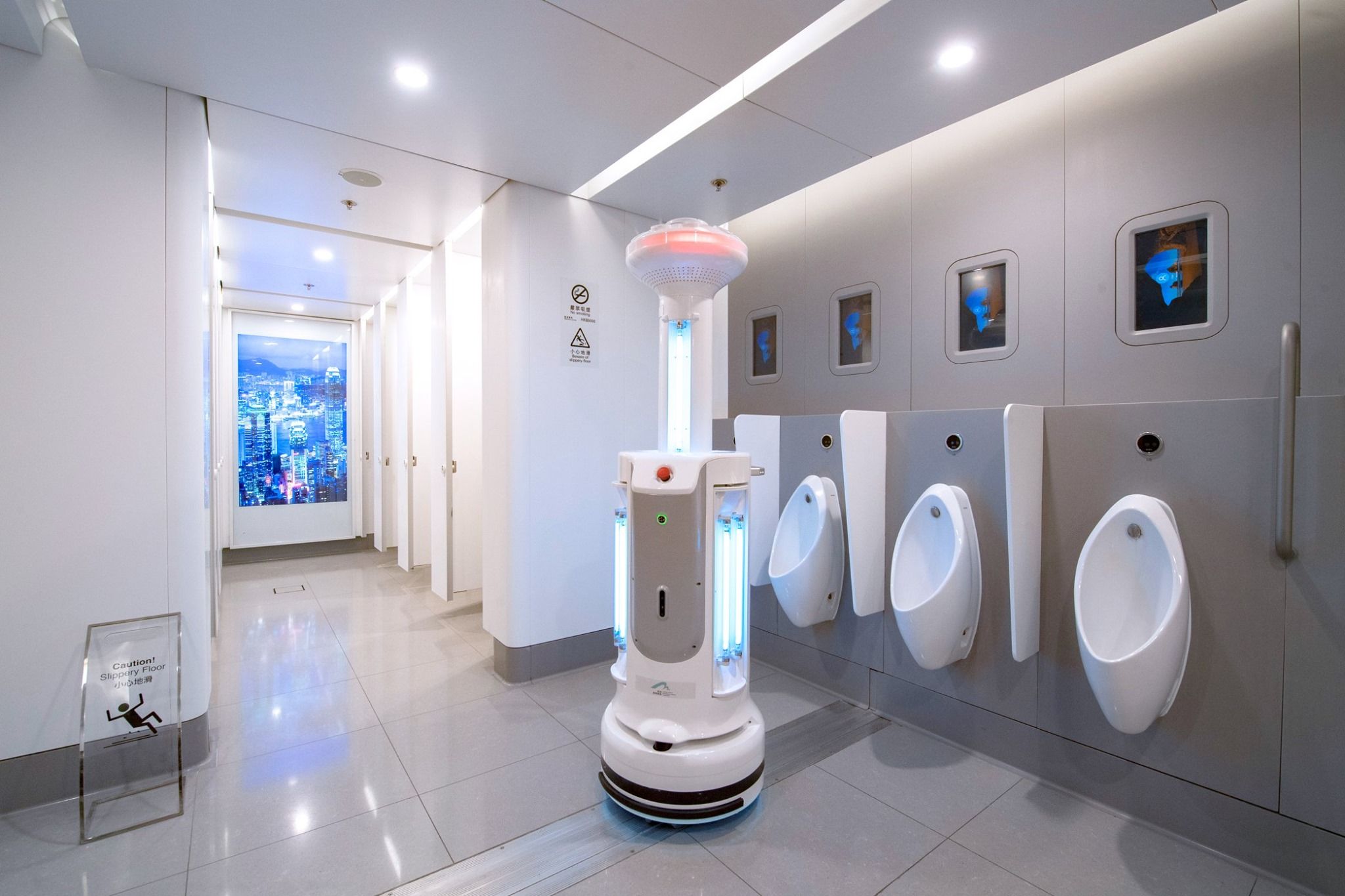 Robots autónomos de limpieza aeropuerto de Hong Kong